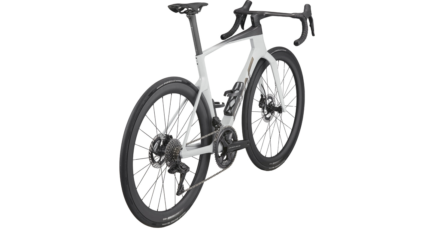 27 Teammachine R 01 01 Two wht bru cbn